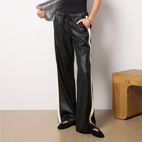 NWT Coated Twill Track Pant
Sanctuary - Picture 5 of 9